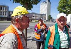 Sostinės kiemsargiai piketavo bijodami negauti algų už savo darbą.