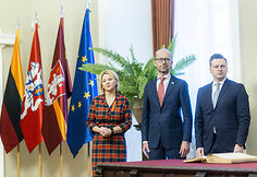 Vilniaus miesto 700 metų jubiliejui skirtą i&scaron;kilmingą vėliavų pakėlimo ceremoniją