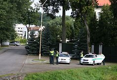 Jungtinio demokratinio judėjimo (JDJ) pikete Rusijos valdžia raginama nutraukti muitinės karą prie&scaron; Lietuvą, taip pat būti demokrati&scaron;ka kaimyne ir stabdyti žmogaus teisių gynėjų žudynes. 