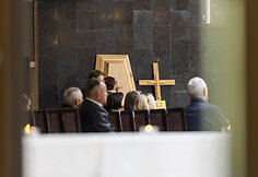 Atsisveikinimas su Juozu Ruolia Olandų laidojimo namuose
