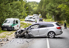 Vilniaus Pilaitės rajone susidūrė automobiliai, yra nukentėjusių