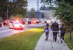 VIlniaus Olandų gatvėje BMW trenkėsi į du stulpus