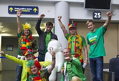 Lietuvos krep&scaron;inio sirgaliai Vilniaus oro uoste.