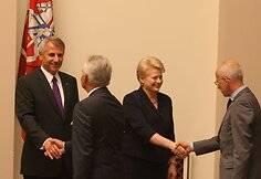 Vilniuje susirinkę Lietuvos diplomatai sprendžia, kaip susiveržti diržus mažėjant Užsienio reikalų ministerijos finansavimui.