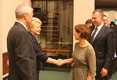 Vilniuje susirinkę Lietuvos diplomatai sprendžia, kaip susiveržti diržus mažėjant Užsienio reikalų ministerijos finansavimui.