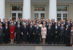 Vilniuje susirinkę Lietuvos diplomatai sprendžia, kaip susiveržti diržus mažėjant Užsienio reikalų ministerijos finansavimui.