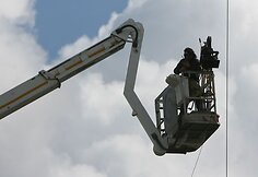 Vilniuje prie naujojo Ozo g. esančio viaduko buvo filmuojama Austrijos rinkai skirta "Schogetten" &scaron;okolado reklama, kurioje dalyvavo lietuvis kaskadininkas, &scaron;okęs nuo tilto ant važiuojančio sunkvežimio.