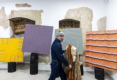 Aurimo Juodi&scaron;kio paveikslų paroda i&scaron; i&scaron; pintų ir dažytų popieriaus juostelių