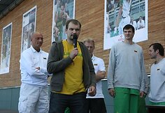 Lietuvos vyrų krep&scaron;inio rinktinės fotografo Tomo Tumalovičiaus parodos atidaryme dalyvavo ne tik rinktinės sirgaliai, tačiau ir patys krep&scaron;ininkai.