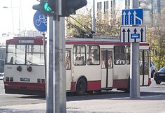 Vilniaus gatvėse padaugėjo vie&scaron;ajam transportui skirtų eismo juostų.