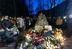 Žmonės rinkosi prie KGB muziejaus pagerbti Aleksejaus Navalno
