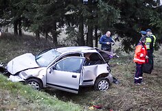 Vilniaus pakra&scaron;tyje, Liepkalnio gatvėje apvirto automobilis &bdquo;Rover&ldquo;.