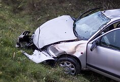 Vilniaus pakra&scaron;tyje, Liepkalnio gatvėje apvirto automobilis &bdquo;Rover&ldquo;.