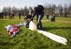 Luki&scaron;kių aik&scaron;tėje &ndash; rekordinio dydžio Vyčio vėliava.