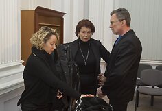 Eglė Barauskaitė ir Raimundas Ivanauskas su seserimi