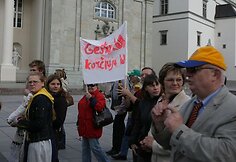 Lietuvos kurtieji, minėdami Tarptautinę kurčiųjų dieną, penktadienį Vilniuje organizuoja eitynes, kuriomis siekiama atkreipti visuomenės ir valdžios dėmesį į sunkumus, su kuriais susiduria negirdintys žmonės.