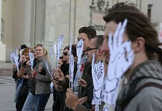 Lietuvos kurtieji, minėdami Tarptautinę kurčiųjų dieną, penktadienį Vilniuje organizuoja eitynes, kuriomis siekiama atkreipti visuomenės ir valdžios dėmesį į sunkumus, su kuriais susiduria negirdintys žmonės.