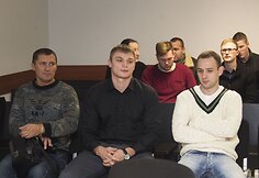 Sergejus Maslobojevas (centre)