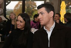 Akcijos metu žmonės nuo spalio iki gruodžio pradžios raginami prisidėti prie organizacijos &bdquo;Gelbėkit vaikus&ldquo; programos &bdquo;Galimybė gyventi geriau&ldquo;, padėti vaikų globos auklėtiniams rasti naujus namus bei aukoti skaudžių istorijų herojams.