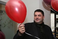 Akcijos metu žmonės nuo spalio iki gruodžio pradžios raginami prisidėti prie organizacijos &bdquo;Gelbėkit vaikus&ldquo; programos &bdquo;Galimybė gyventi geriau&ldquo;, padėti vaikų globos auklėtiniams rasti naujus namus bei aukoti skaudžių istorijų herojams.
