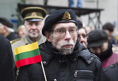 Vasario 16-osios minėjimas prie Signatarų namų.