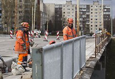 Tvarkomas viadukas Karoliniškėse.