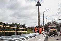Tvarkomas viadukas Karoliniškėse.