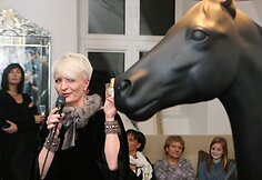 Dizainerės Au&scaron;ros Žvirblienės Haglund kūrinius rudeniui ir žiemai sutiko jos gerbėjai.