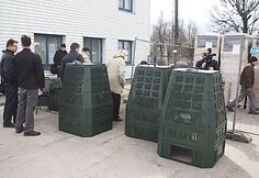 Kompostavimo dėžės Salininkų gyventojams atiteko nemokamai.