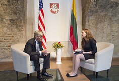 JAV Sausumos pajėgų sekretorius Johnas McHughas 