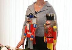Lapkričio 29 dieną Vilniuje septintą kartą įvyks Tarptautinė kalėdinė labdaros mugė, kurioje dalyvaus 27 pasaulio &scaron;alių atstovai ir pristatys kalėdinius papuo&scaron;imus, saldumynus. Mugės metu veiks ir loterija.
