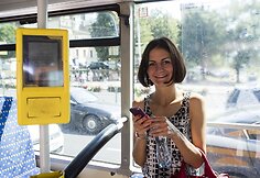 Vilniaus vie&scaron;ojo transporto keleiviams dalinti vandens buteliukai.