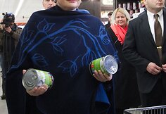 Šalies vadovė Dalia Grybauskaitė aukojo „Maisto bankui“