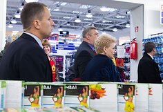 Šalies vadovė Dalia Grybauskaitė aukojo „Maisto bankui“