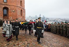 Gedimino pilies bokšte iškelta Lietuvos vėliava