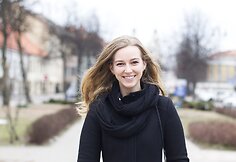 Trečios kartos Amerikos lietuvė, 22 metų Kendra Kir&scaron;onis, gimė ir augo Los Andžele, saulėtoje Kalifornijoje. 