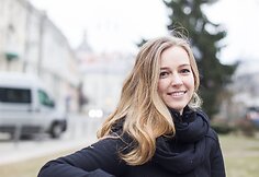 Trečios kartos Amerikos lietuvė, 22 metų Kendra Kir&scaron;onis, gimė ir augo Los Andžele, saulėtoje Kalifornijoje. 