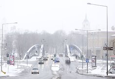 Sekmadienį Vilniuje - balta, balta. Nosis kutena žvarbus vėjas.