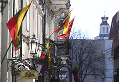 Vasario 16-osios minėjimas prie Lietuvos nepriklausomybės signatarų namų