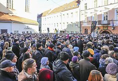 Vasario 16-osios minėjimas prie Lietuvos nepriklausomybės signatarų namų