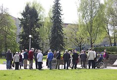 Su NATO ir Ukrainos vėliavomis į piketą atėję vilniečiai buvo papra&scaron;yti pasitraukti 