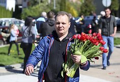 Antakalnio kapinėse &ndash; gėlių ir Georgijaus juostelių jūra