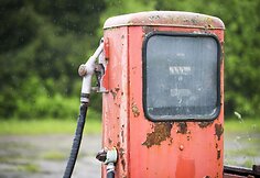 Lietus gaivina gamtą ir merkia praeivius