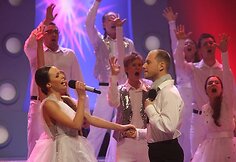 Muzikinės miestų ir chorų kovos „Chorų karuose“ akimirka