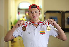 Į Vilnių grįžo pasaulio jaunimo plaukimo čempionas Andrius &Scaron;idlauskas