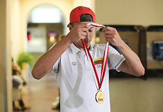 Į Vilnių grįžo pasaulio jaunimo plaukimo čempionas Andrius &Scaron;idlauskas