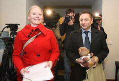 Akcijos organizatoriai prezidentūros kanceliarijoje įteikė 14,5 tūkst. parašų.
