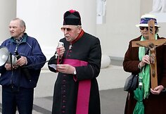 Tikintieji meldėsi, kad Lietuva nepražūtų dėl gėjų.