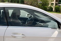 Oksana Pikul automobilyje