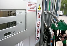 Protestuotojai pylėsi kuro už kuo mažesnę sumą